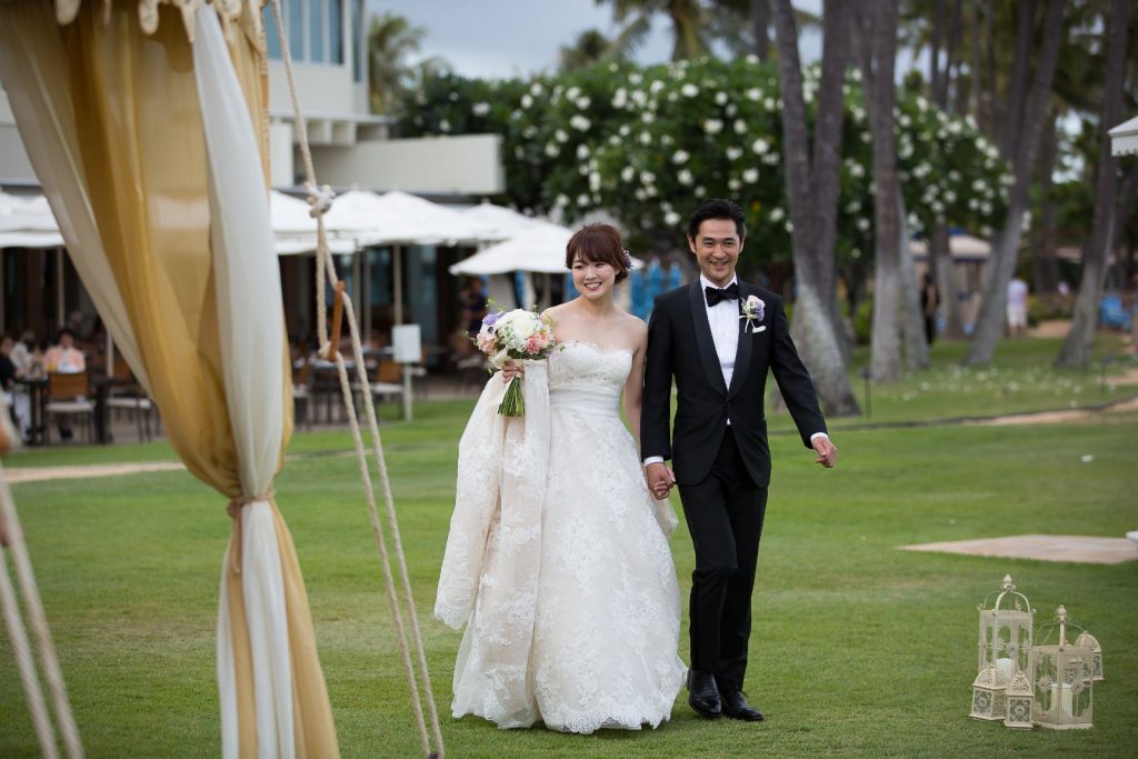 ハワイで結婚式を挙げる新郎のオーダーメイドタキシード